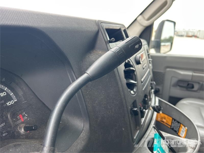 Ford E350 4x2 Van Truck (Inoperable) Camion cassonati
