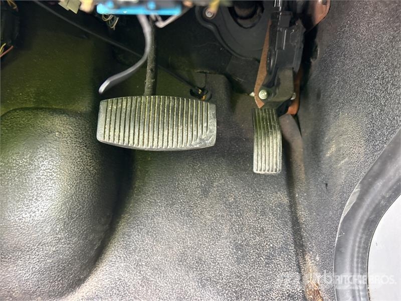 Ford E350 4x2 Van Truck (Inoperable) Camion cassonati
