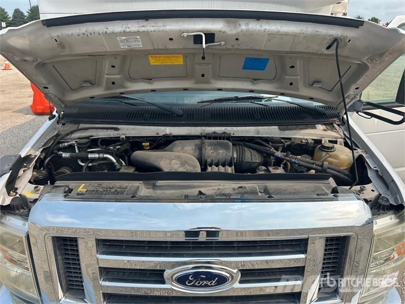 Ford E450 4x2 14-Seat Bus Minibusse