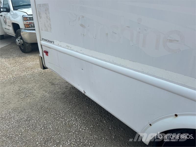 Ford E450 4x2 14-Seat Bus Minibusse