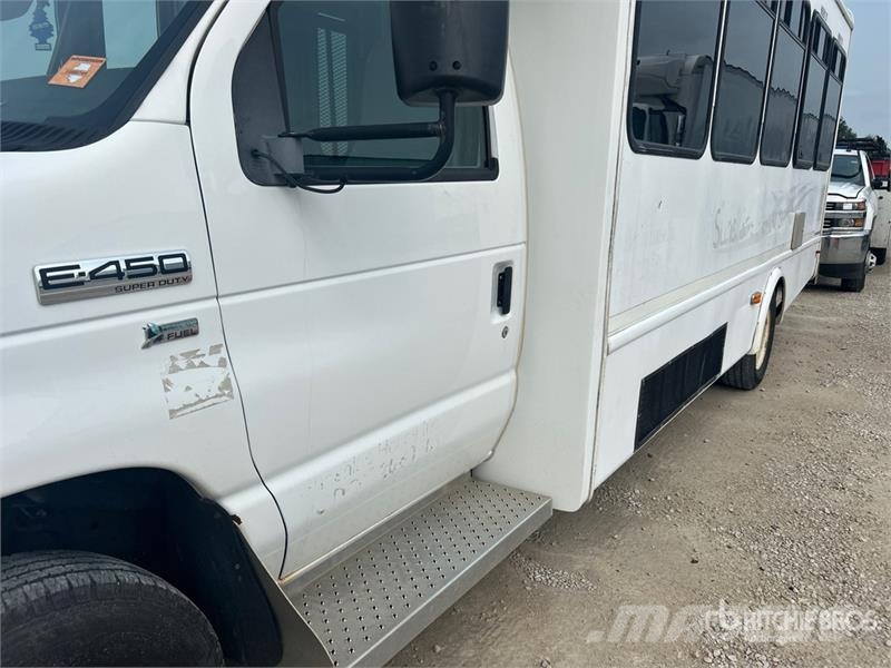 Ford E450 4x2 14-Seat Bus Minibusse