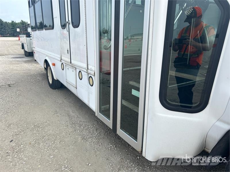 Ford E450 4x2 14-Seat Bus Minibusse