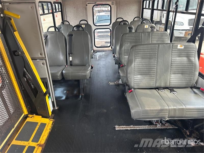 Ford E450 4x2 14-Seat Bus Minibusse