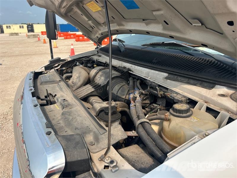 Ford E450 4x2 14-Seat Bus Minibusse