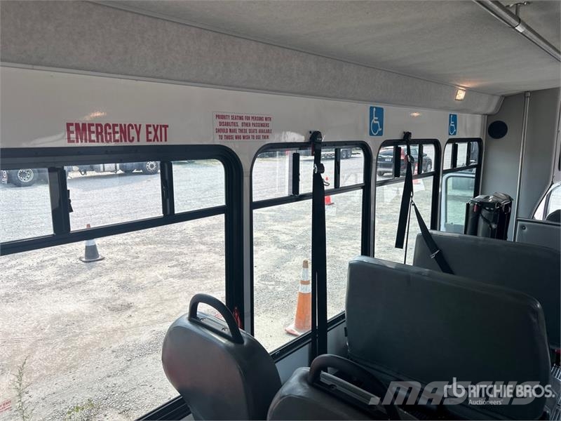 Ford E450 4x2 14-Seat Bus Minibusse