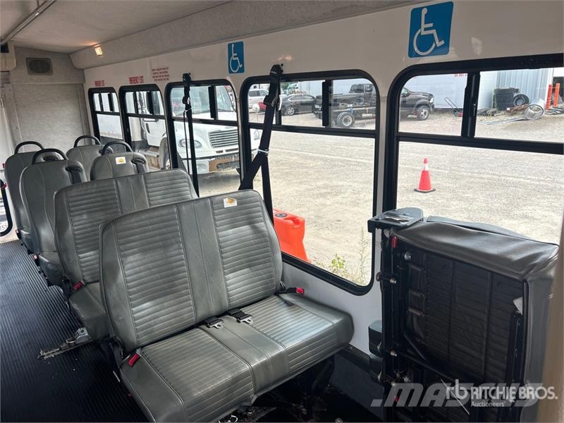 Ford E450 4x2 14-Seat Bus Minibusse