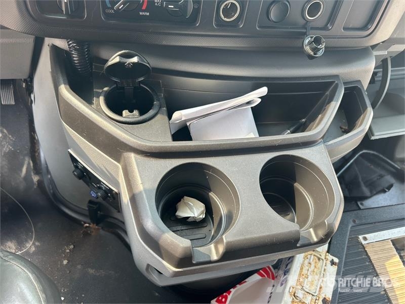 Ford E450 4x2 14-Seat Bus Minibusse