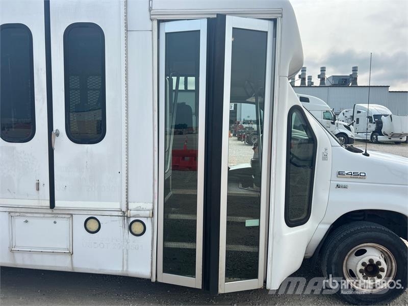 Ford E450 4x2 14-Seat Bus Minibusse