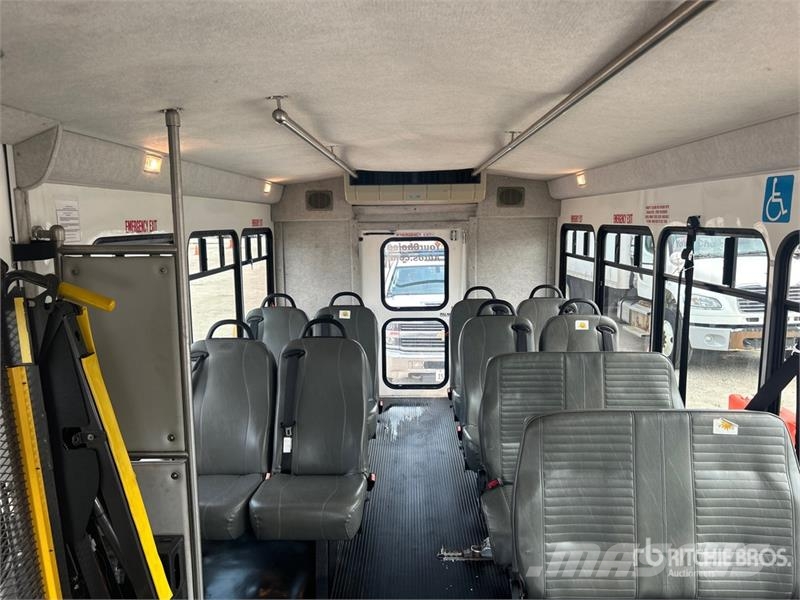 Ford E450 4x2 14-Seat Bus Minibusse