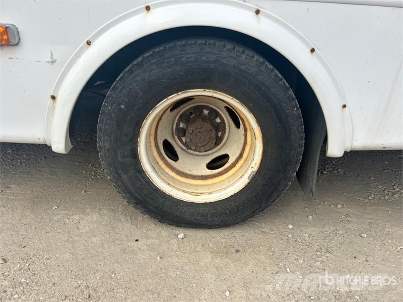 Ford E450 4x2 14-Seat Bus Minibusse