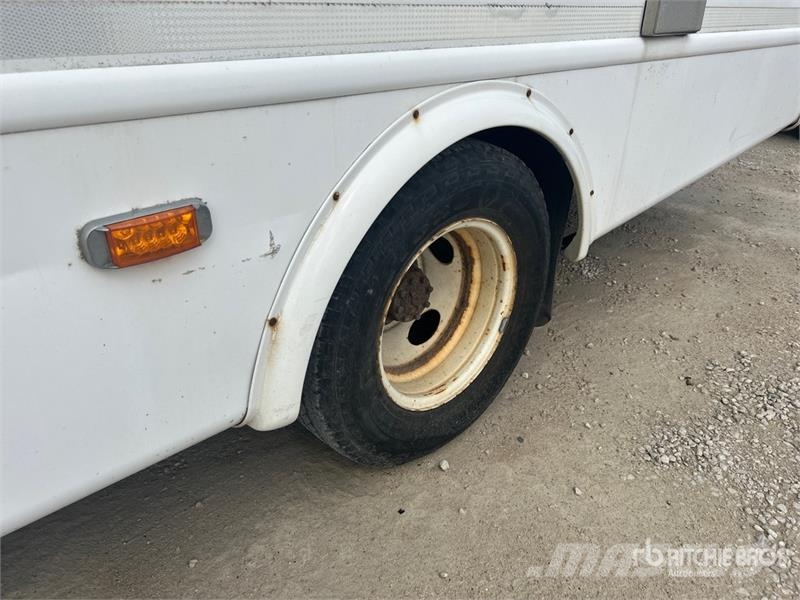 Ford E450 4x2 14-Seat Bus Minibusse