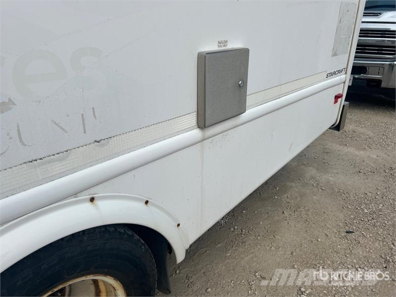 Ford E450 4x2 14-Seat Bus Minibusse
