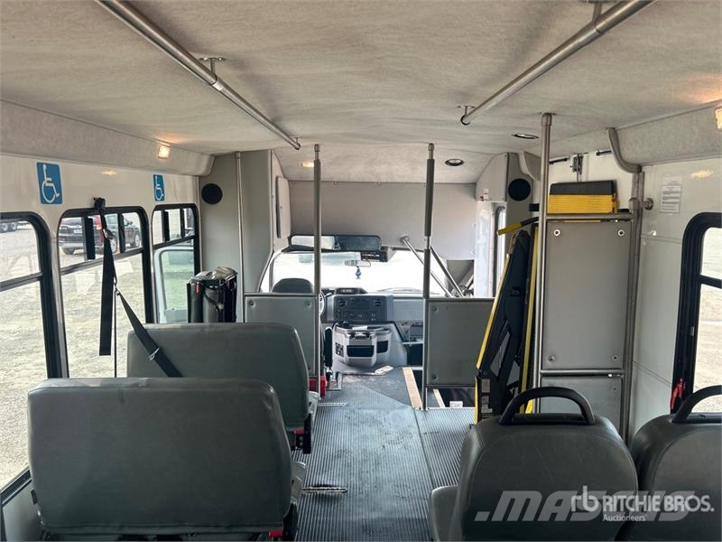 Ford E450 4x2 14-Seat Bus Minibusse