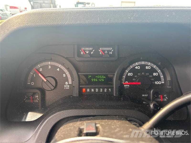 Ford E450 4x2 14-Seat Bus Minibusse