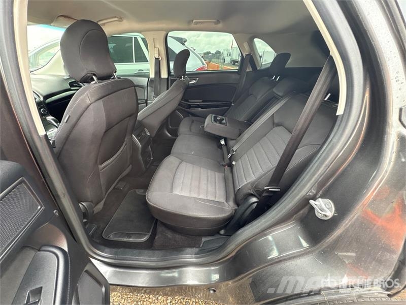 Ford Edge 2WD SUV Auto's