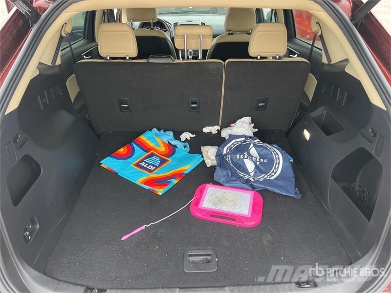 Ford EDGE AWD SUV Kistehergépjárművek