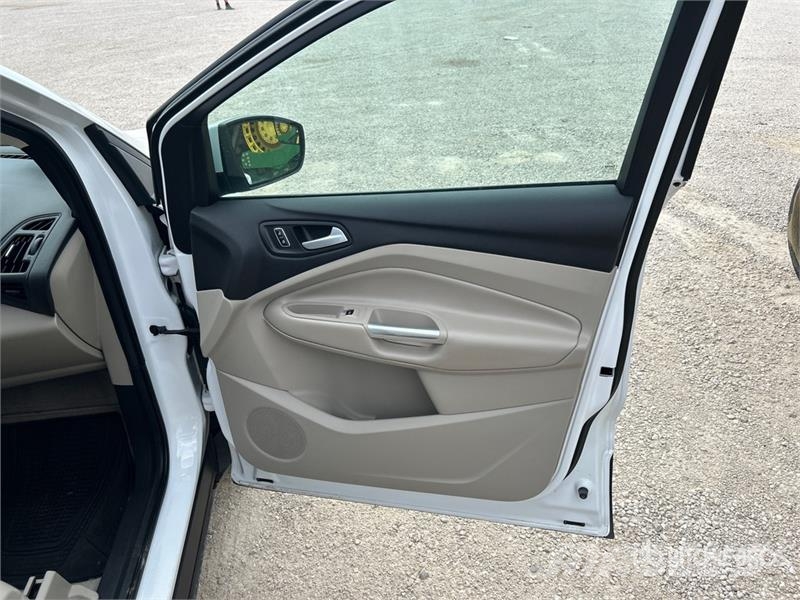 Ford Escape SE 2WD SUV Otomobiller