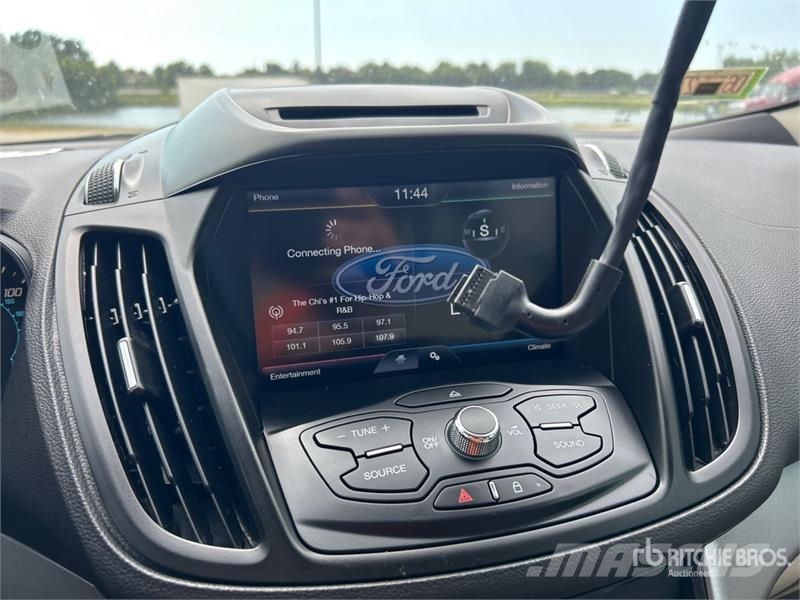 Ford Escape SE 2WD SUV Otomobiller