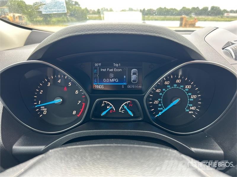 Ford Escape SE 2WD SUV Otomobiller