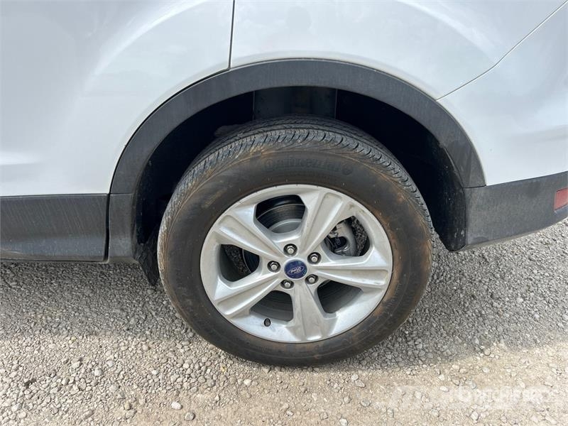 Ford Escape SE 2WD SUV Otomobiller