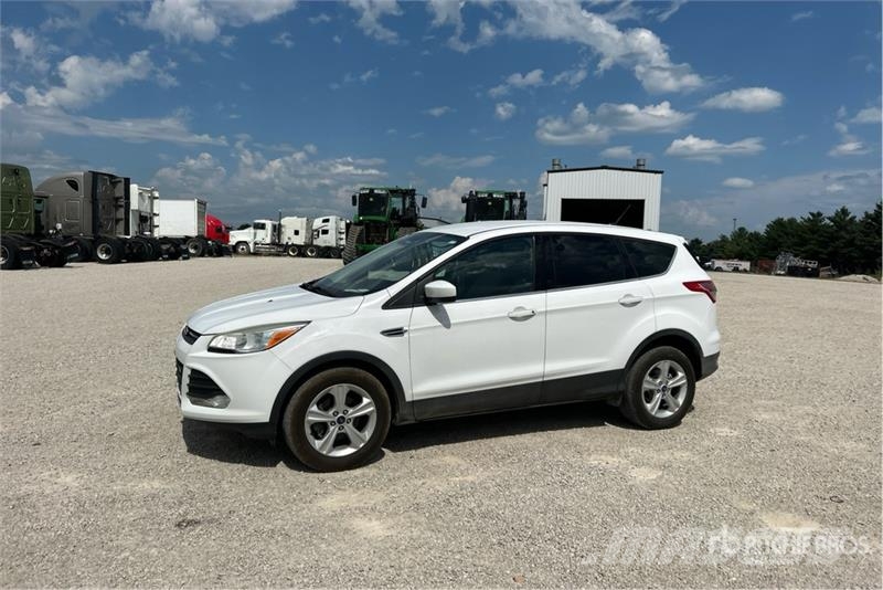 Ford Escape SE 2WD SUV Otomobiller