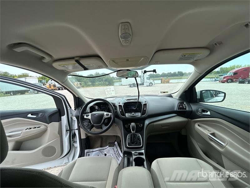 Ford Escape SE 2WD SUV Otomobiller