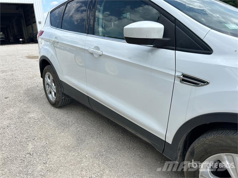 Ford Escape SE 2WD SUV Otomobiller