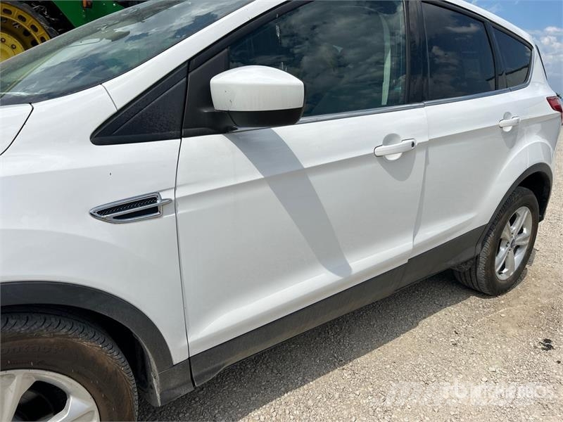 Ford Escape SE 2WD SUV Otomobiller