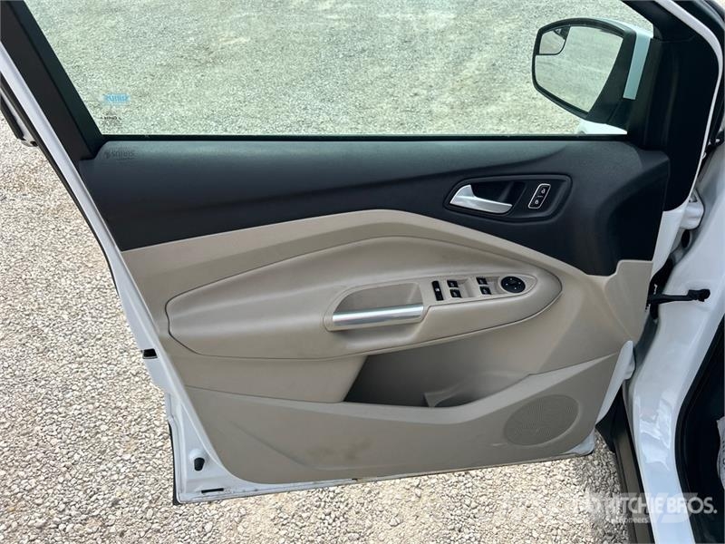 Ford Escape SE 2WD SUV Otomobiller