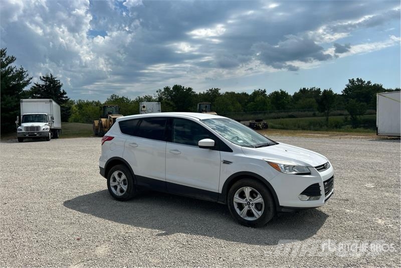 Ford Escape SE 2WD SUV Otomobiller