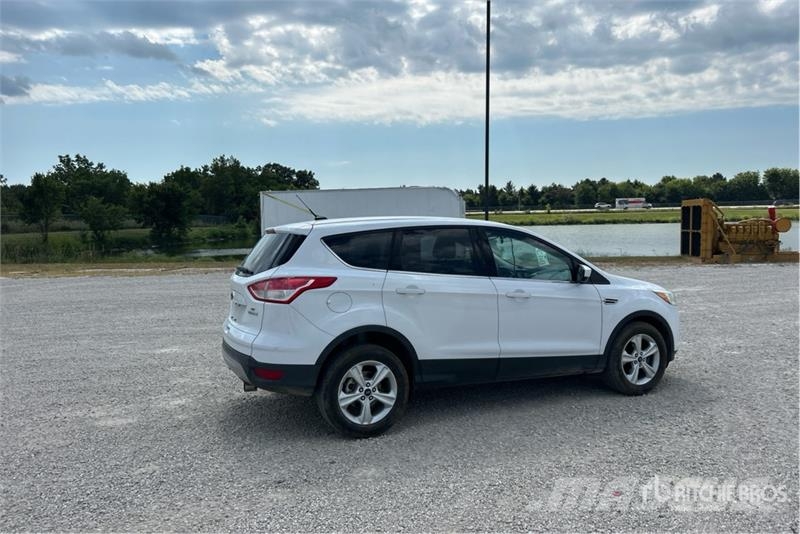 Ford Escape SE 2WD SUV Otomobiller