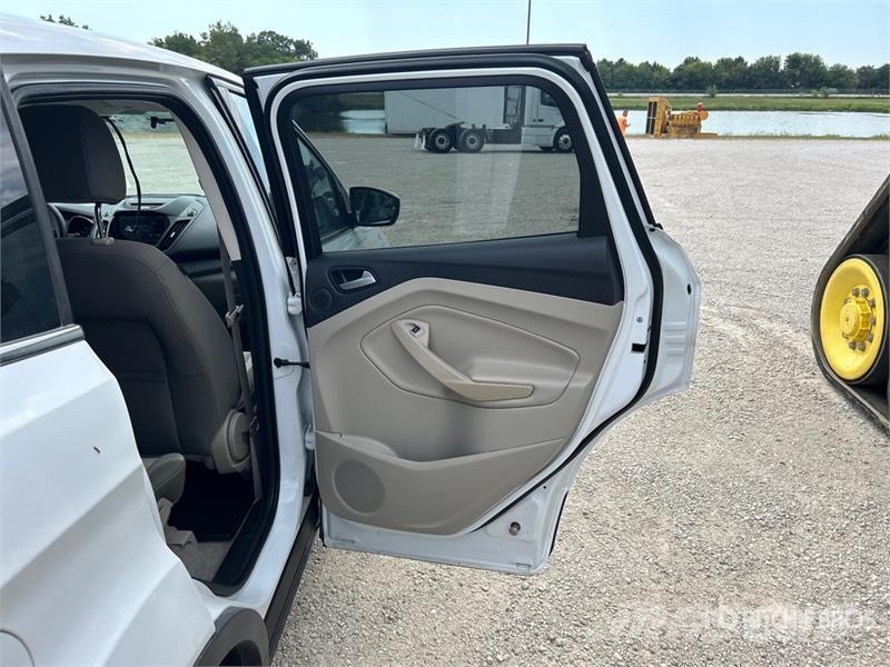 Ford Escape SE 2WD SUV Otomobiller