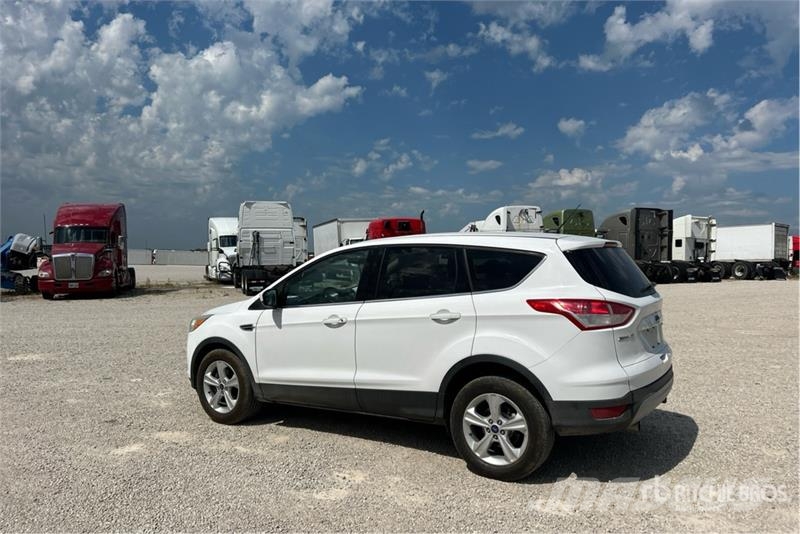 Ford Escape SE 2WD SUV Otomobiller