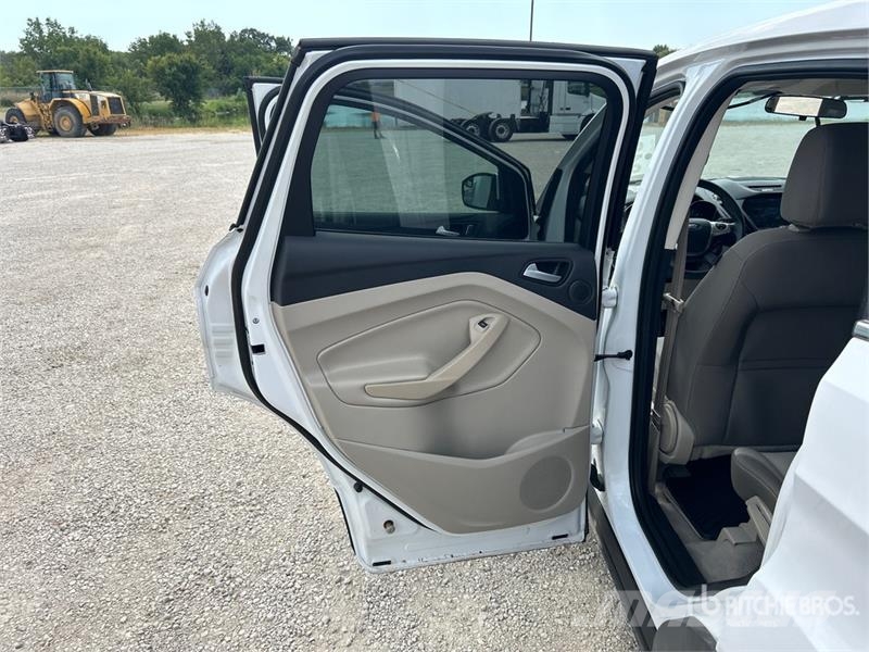 Ford Escape SE 2WD SUV Otomobiller