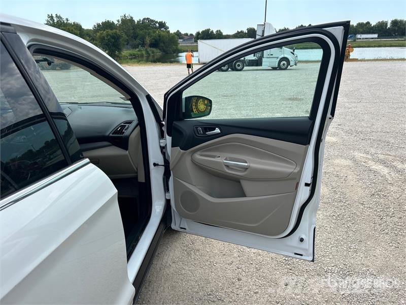 Ford Escape SE 2WD SUV Otomobiller