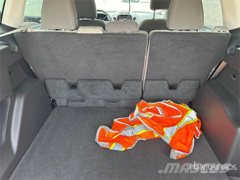 Ford Escape SE 2WD SUV Otomobiller