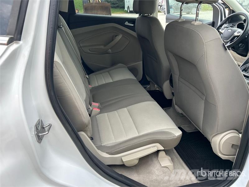 Ford Escape SE 2WD SUV Otomobiller