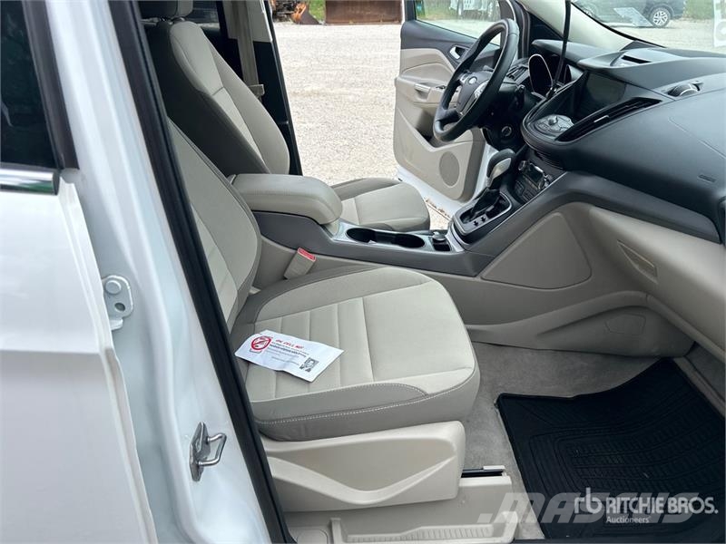 Ford Escape SE 2WD SUV Otomobiller