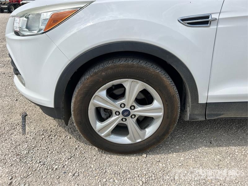 Ford Escape SE 2WD SUV Otomobiller