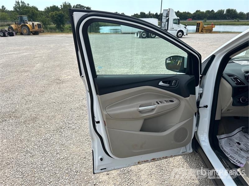 Ford Escape SE 2WD SUV Otomobiller