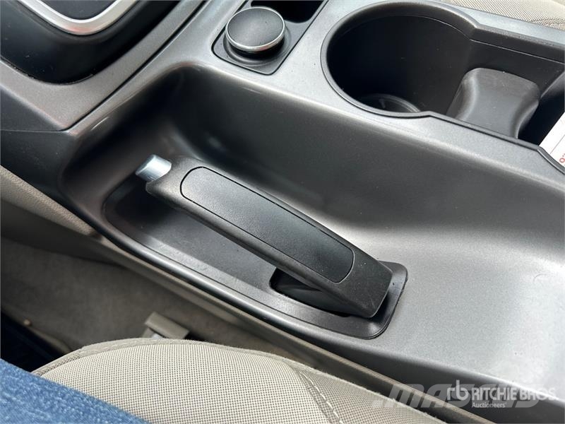 Ford Escape SE 2WD SUV Otomobiller