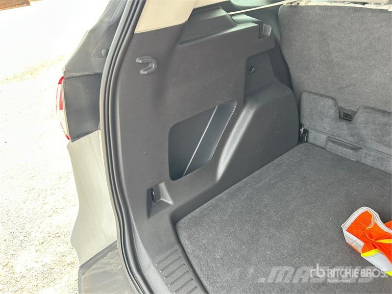 Ford Escape SE 2WD SUV Otomobiller