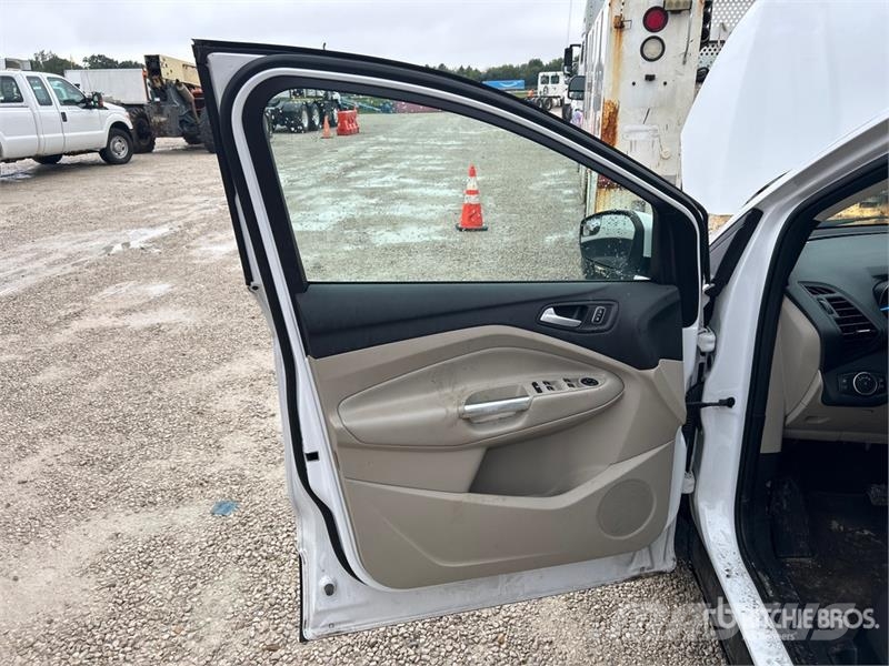 Ford Escape SE 4WD SUV Automašīnas