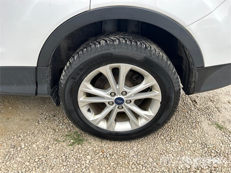 Ford Escape SE 4WD SUV Automašīnas
