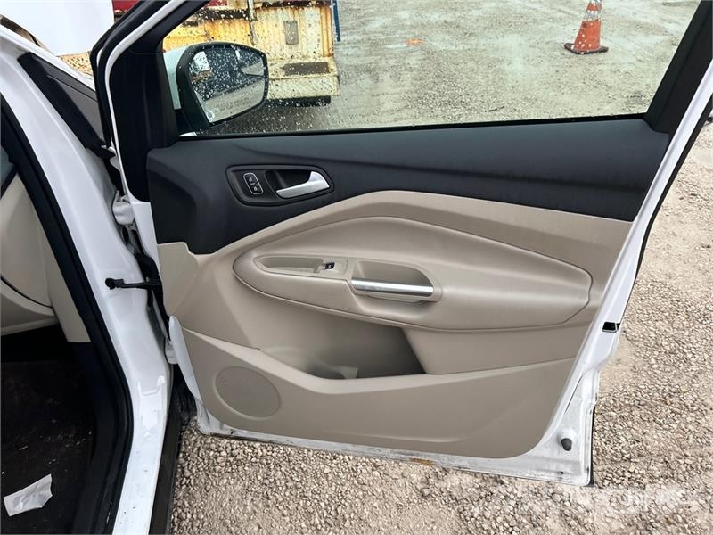 Ford Escape SE 4WD SUV Automašīnas