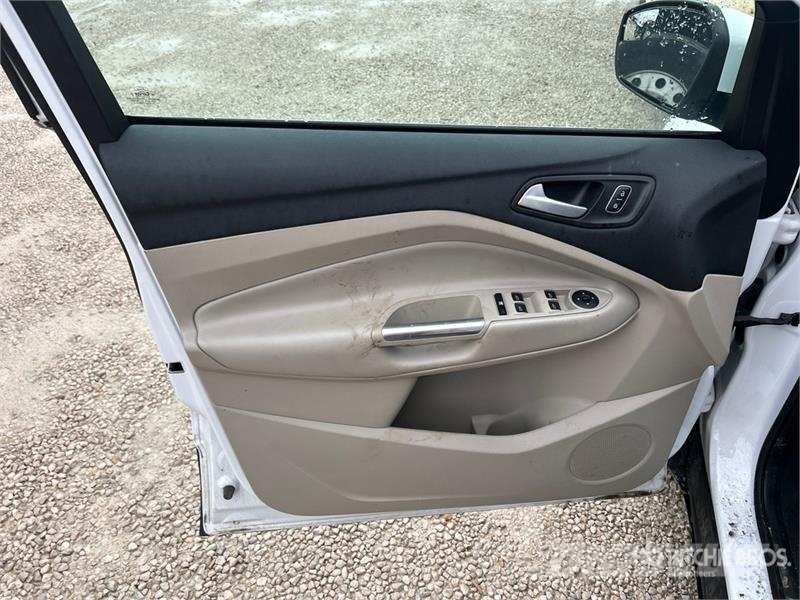 Ford Escape SE 4WD SUV Automašīnas