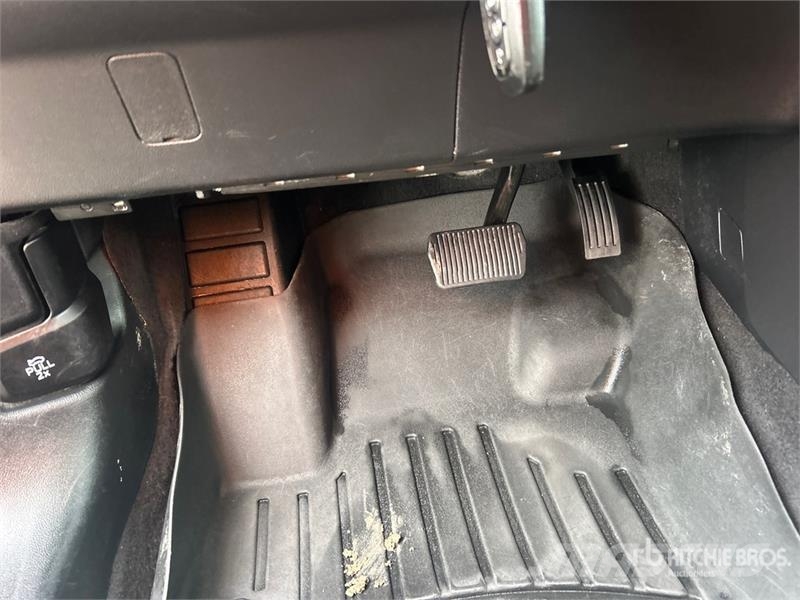 Ford Escape SE AWD SUV 自動車
