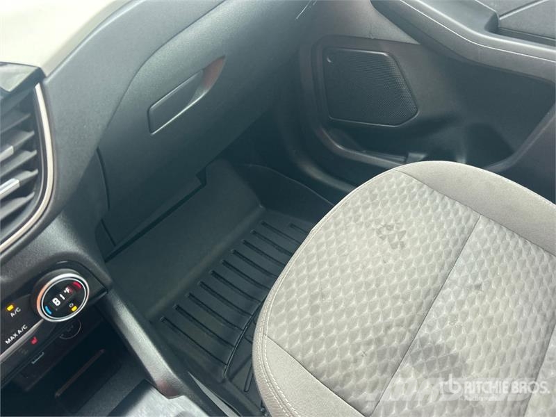 Ford Escape SE AWD SUV 自動車