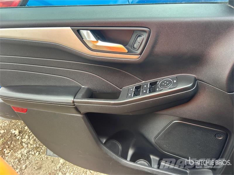 Ford Escape SE AWD SUV 自動車