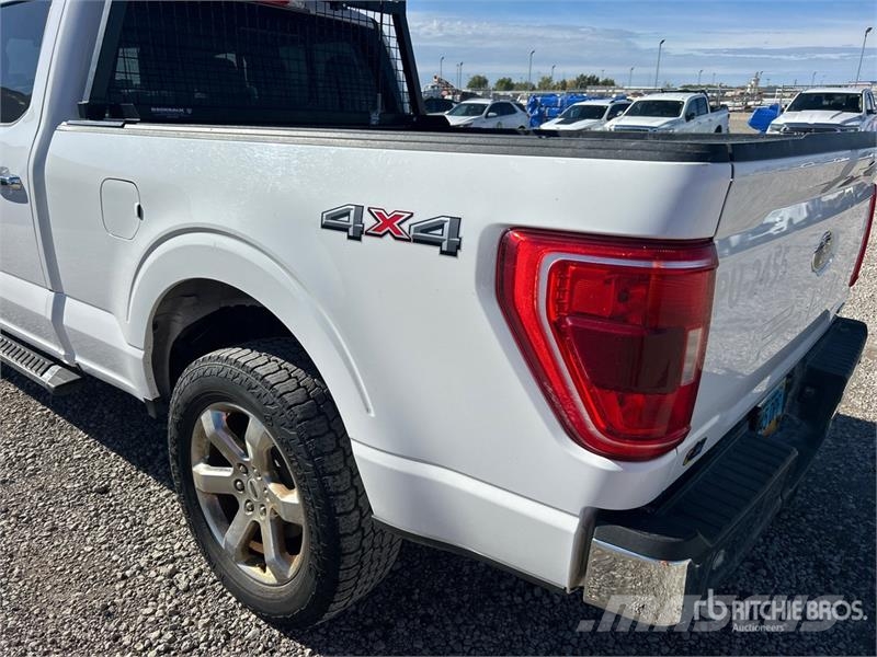 Ford F-150 4x4 Crew Cab Pickup Další